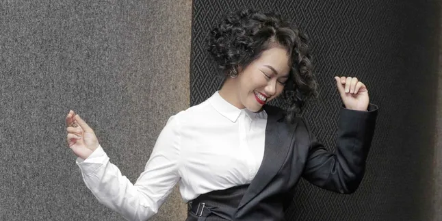 Jelang Konser Merakit, Yura Yunita Menangis Saat Latihan