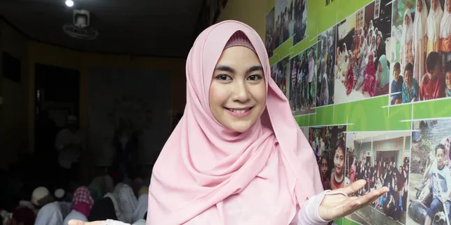 Jelang Menikah, Anisa Rahma Elus Kucing Sebagai Penenang Jelang Menikah, Anisa Rahma Elus Kucing Sebagai Penenang