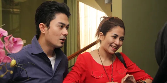 Jelang Nikah, Cinta Penelope Tak Sadar Kukunya Masih Kuning