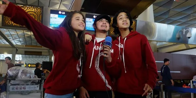 Jelang Premiere di Singapura, Film 'ASAL KAU BAHAGIA' Sewa Sebuah Pesawat