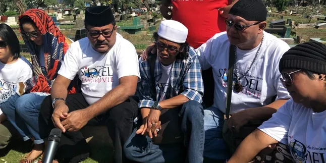 Jelang Rilis 'SI DOEL THE MOVIE', Pemain Ziarah ke Makam Benyamin, Tile dan Basuki