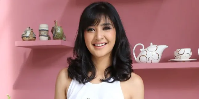 Jelang Sidang Skripsi, Mikha Tambayong Selalu Deg-degan