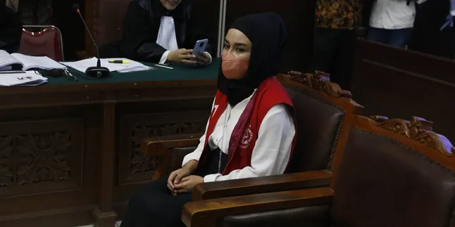 Jelang Sidang Tuntutan, Medina Zein Banyak Berdoa