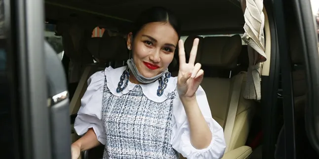 Jelang Usia 30 Tahun, Ayu Ting Ting Beberkan Rahasia Makin Glowing dan Cantik dengan Pipi Tirus