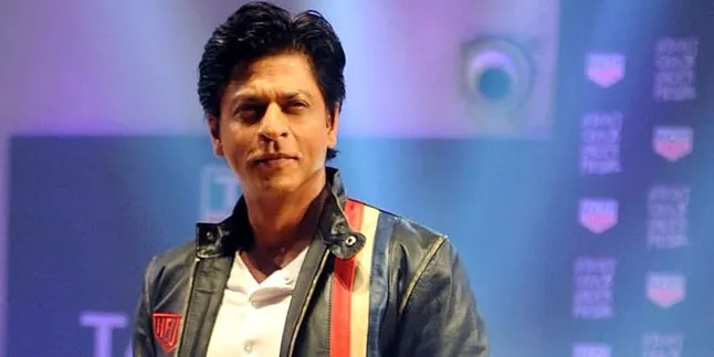 Jelang Usia Setengah Abad, Shahrukh Khan Pose Hot Menggoda Jelang Usia Setengah Abad, Shahrukh Khan Pose Hot Menggoda