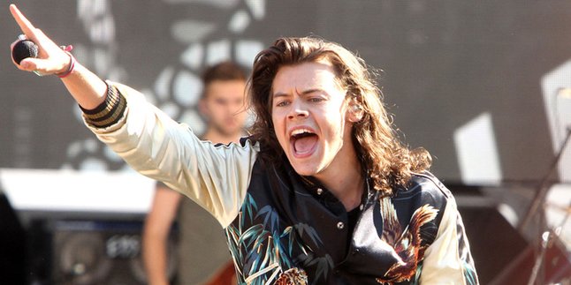 Jelang Vakumnya 1D, 20 Lagu Solo Harry Styles Sudah Siap Rilis