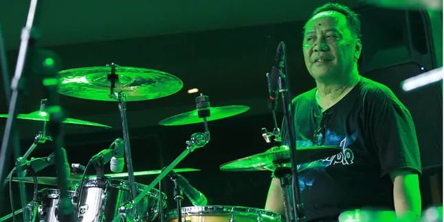 Jelly Tobing Bangga Sang Anak Piawai Ngedrum