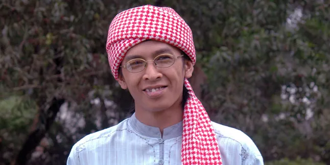 Jenazah Aa Jimmy & Istri Dimakamkan Bersebelahan, Anak Belum Ditemukan