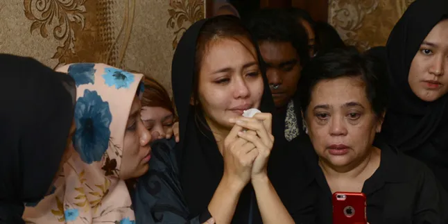 Jenazah Herman Seventeen Tiba di Rumah Duka, Tradisi Keluarga Dijalankan