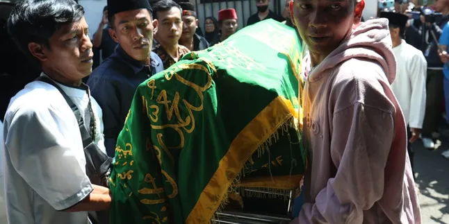 The Body of Mpok Alpa Buried at TPU Kujaran Near Persari Studio