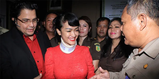 Jenguk Julia Perez, Kiki Amalia Dilarang Nangis