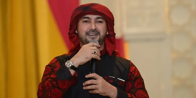 Jenguk Fachri Albar, Ustaz Al Habsyi Berikan Motivasi