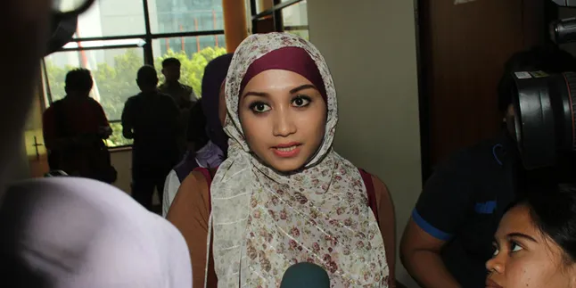 Jenguk Suami, Septy Sanustika Selalu Ajak Anak Jenguk Suami, Septy Sanustika Selalu Ajak Anak