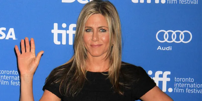 Jennifer Aniston Musuhi Emma Roberts?