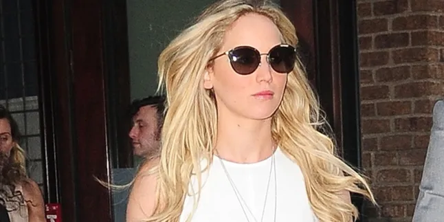 Jennifer Lawrence Bergaun Pengantin Rancangan Desainer Indonesia