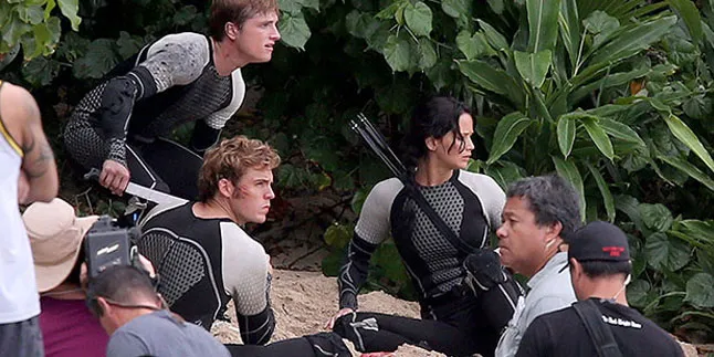 Jennifer Lawrence Terpikat Tubuh Topless Josh Hutcherson