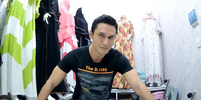 Jenuh Akting, Indra L Bruggman Pilih Bisnis Busana Muslim Jenuh Akting, Indra L Bruggman Pilih Bisnis Busana Muslim