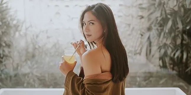 Jessica Mila Pajang Foto Mandi di Bathup, Pamer Pundak dan Punggung Bikin Netizen Salah Fokus!