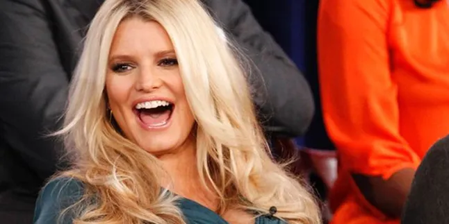 Jessica Simpson Akhirnya Konfirmasi Kehamilan?