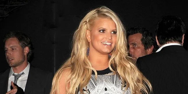 Jessica Simpson Muncul Lagi Pasca Melahirkan, Makin Seksi?