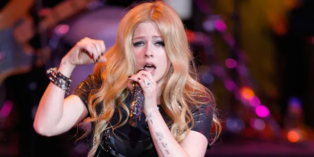 Ketika Avril Lavigne Tak Lagi Berdandan Ala Punker