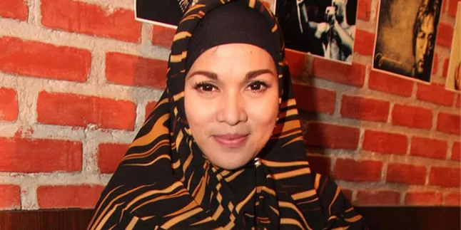 Jilbab Tak Halangi Imaniar Atraktif di Panggung