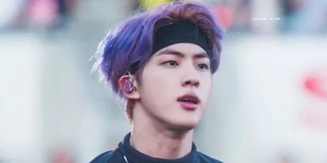 Jin BTS Buktikan Punya Rahang Lancip, Bikin Fans Semakin Jatuh Hati! Jin BTS Buktikan Punya Rahang Lancip, Bikin Fans Semakin Jatuh Hati!