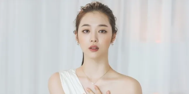 Jinri Store Luncurkan Produk Rancangan Sulli, Penggemar Tulis Pesan Manis Jinri Store Luncurkan Produk Rancangan Sulli, Penggemar Tulis Pesan Manis