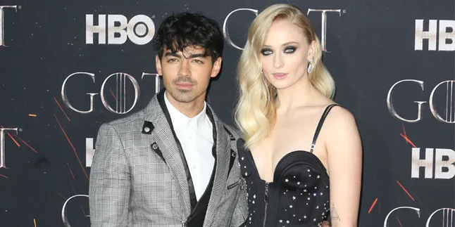 Joe Jonas & Sophie Turner Dikabarkan Sudah Menikah di Las Vegas Joe Jonas & Sophie Turner Dikabarkan Sudah Menikah di Las Vegas