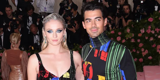 Joe Jonas & Sophie Turner Gelar Pesta Pernikahan Romantis di Paris Joe Jonas & Sophie Turner Gelar Pesta Pernikahan Romantis di Paris