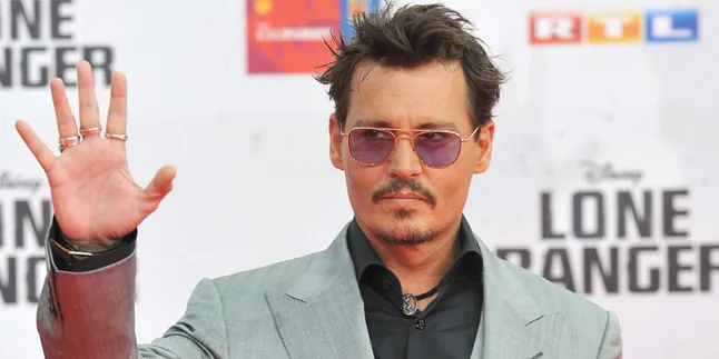 Johnny Depp - Amber Heard Resmi Bertunangan?