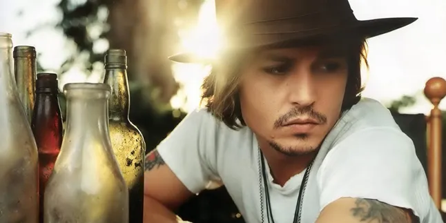 Johnny Depp Kini Berhenti Minum Alkohol