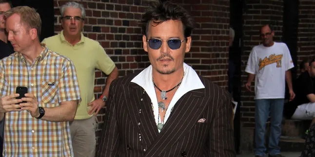 Johnny Depp Murka Gara-Gara Tunangannya 'Selingkuh' Johnny Depp Murka Gara-Gara Tunangannya 'Selingkuh'