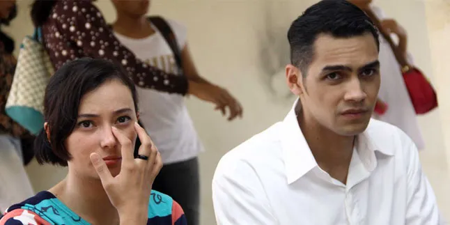 Jonas Rivanno Bantah Telah Nikahi Asmirandah 17 Oktober 2013