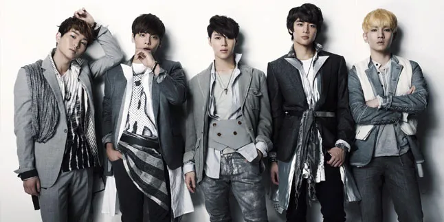 Jonghyun SHINee Berambut Pirang di Foto Comeback