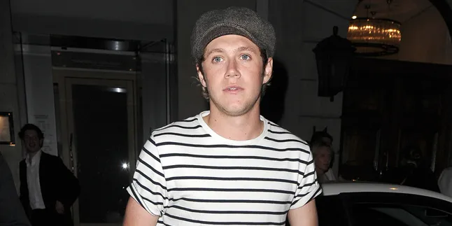 Jorok! Niall Horan One Direction Ketahuan Pipis di Pinggir Jalan Jorok! Niall Horan One Direction Ketahuan Pipis di Pinggir Jalan