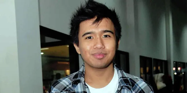 Joshua Suherman Sudah Tinggalkan Nyanyi?