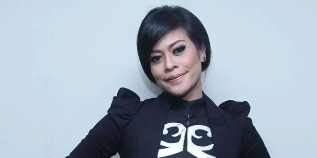 Jualan Aksesoris, Kikan Sisihkan Untuk Amal