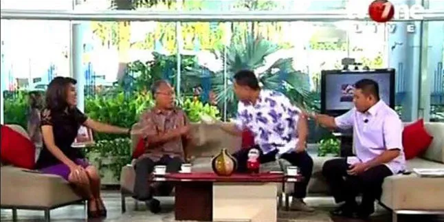 Jubir FPI Siram Sosiolog Tamrin Tomagola Saat Live di TVOne