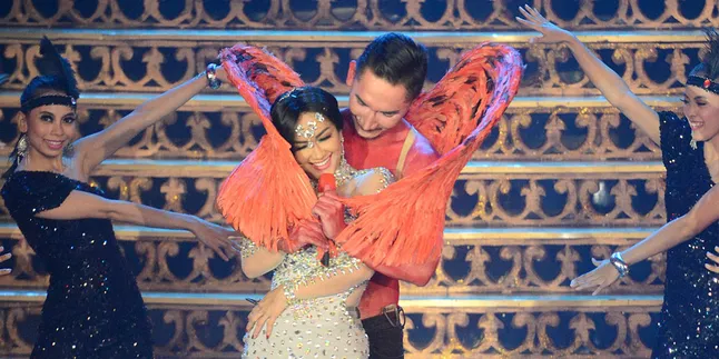 Julia Perez Akui Bahwa Dirinya Seorang 'Bitch'