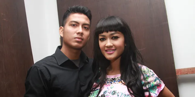 Julia Perez Ancam Fans Mukhlis Yang Selalu Menghujatnya Julia Perez Ancam Fans Mukhlis Yang Selalu Menghujatnya