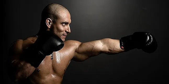 Julia Perez Belajar Main Bola Voli di Rutan