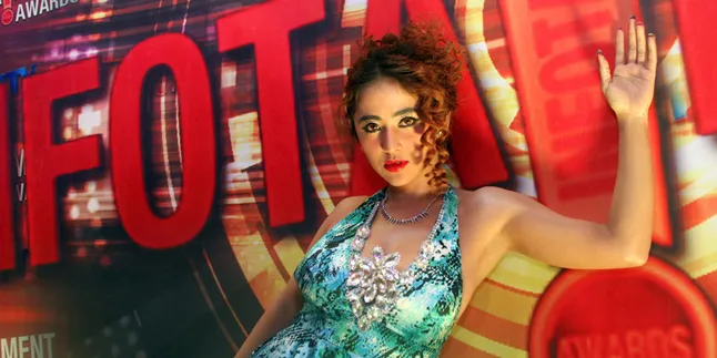 Julia Perez Buron, Dewi Perssik Puas