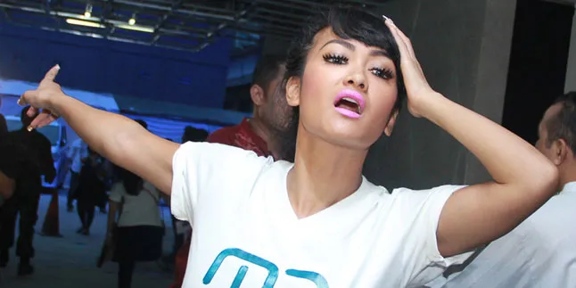 Julia Perez Kecewa Dengan Adegan Syur di Film Terbaru