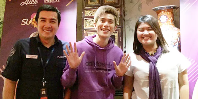Julian Jacob bawakan acara reality show 'Surprise' di NET TV Julian Jacob bawakan acara reality show 'Surprise' di NET TV