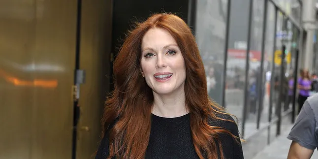 Julianne Moore Akui Jatuh Cinta Pada Kristen Stewart, Alasannya?