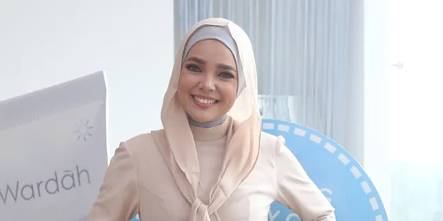 Jumat Barokah, Dewi Sandra Masak di Dapur Masjid Granada