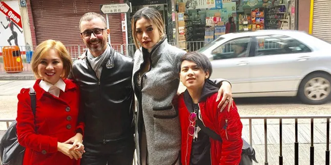 Jumpa Fans, Nikita Mirzani dan Evelyn Nada Terbang ke Hongkong Jumpa Fans, Nikita Mirzani dan Evelyn Nada Terbang ke Hongkong