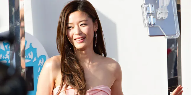 Jun Ji Hyun Kalahkan Suzy & Kim Yuna Jadi Ratu CF Korea Jun Ji Hyun Kalahkan Suzy & Kim Yuna Jadi Ratu CF Korea