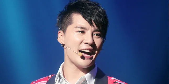 Junsu JYJ Liburan ke Luar Negeri Bersama Kakak Kembarnya